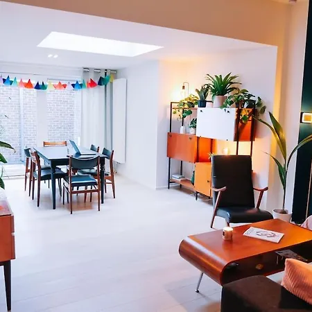 Gezellig & Ruim Rijhuis Met 3 Slaapkamers Dichtbij