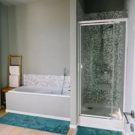 Gezellig & Ruim Rijhuis Met 3 Slaapkamers Dichtbij בית נופש