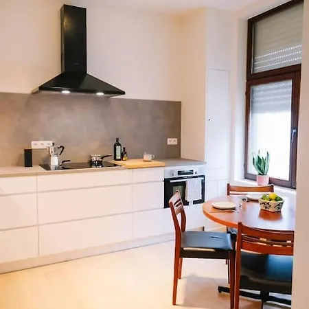 Vakantiehuis Gezellig & Ruim Rijhuis Met 3 Slaapkamers Dichtbij Gent